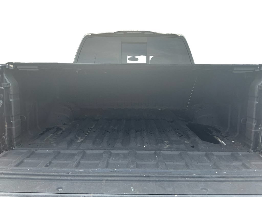 Used 2017 Nissan Titan 4x4 Crew Cab image 24