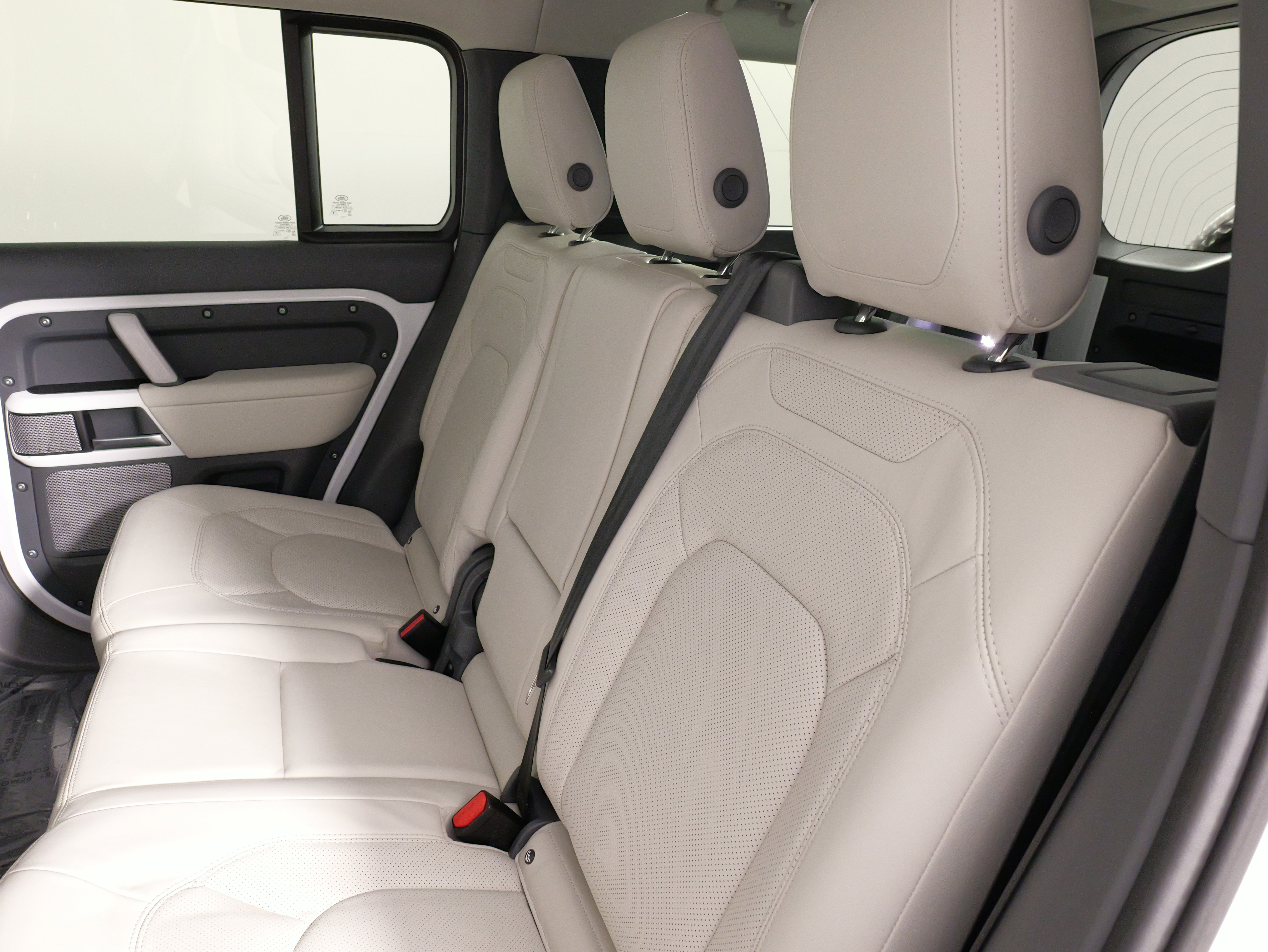 Used 2023 Land Rover Defender 130 S image 37