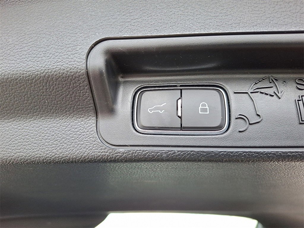 Used 2023 Ford Explorer XLT image 29