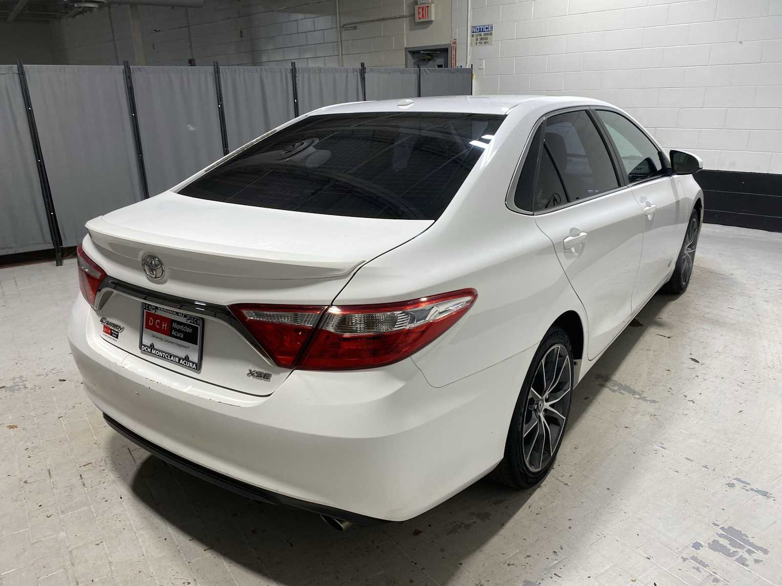 Used 2015 Toyota Camry XSE image 26