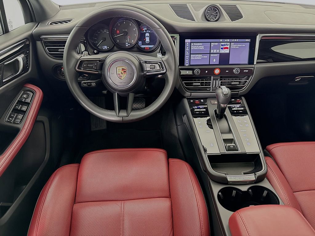 Certified 2025 Porsche Macan image 25