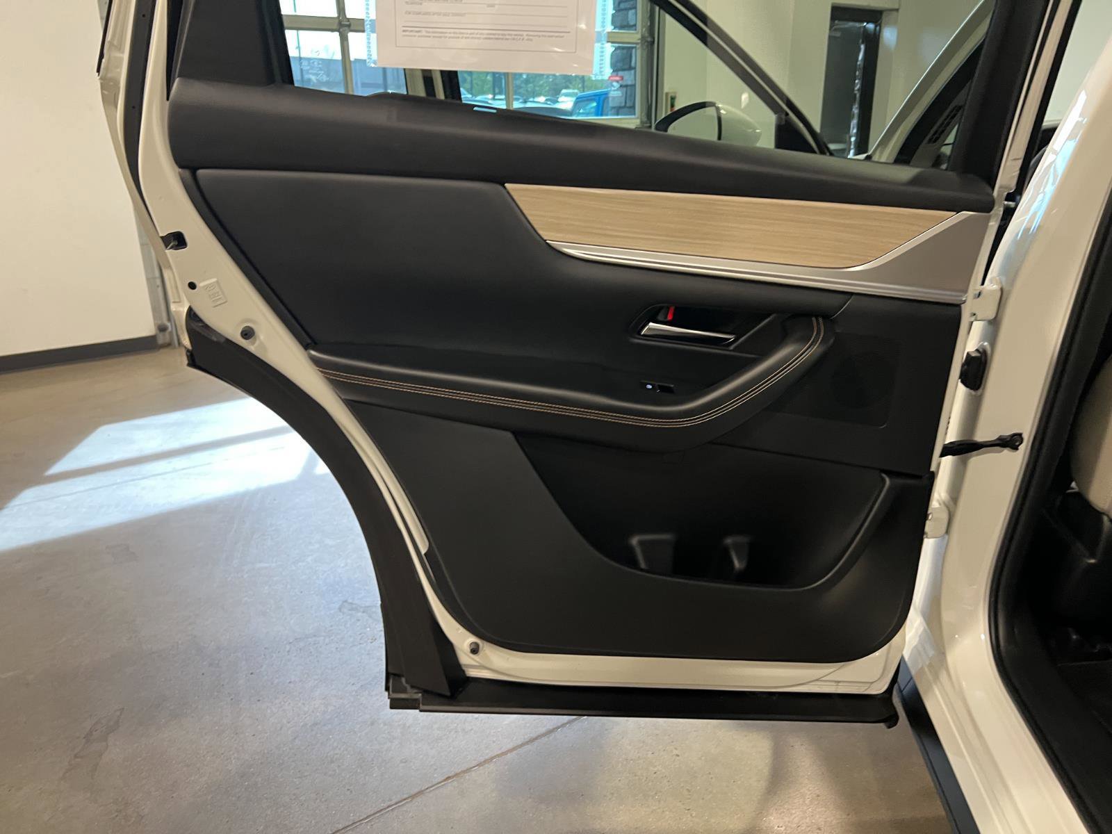 Used 2025 MAZDA CX-90 Plug-In Hybrid w/ Preferred image 33