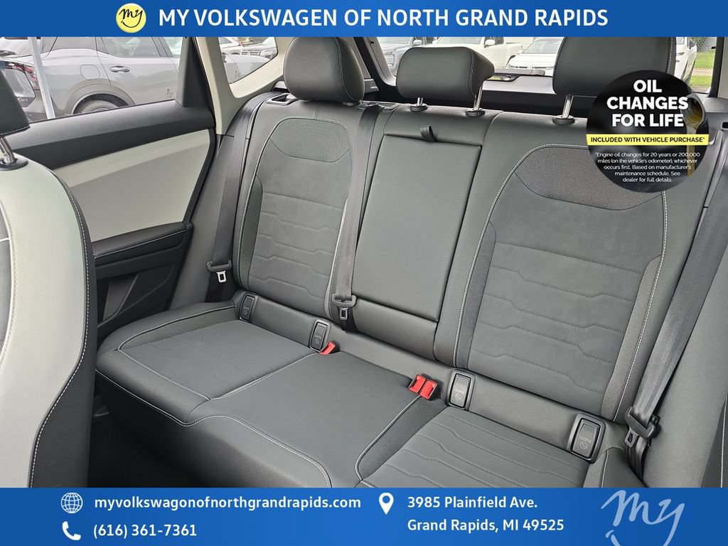 Used 2025 Volkswagen Taos SE w/ Panoramic Sunroof Package AWD/4WD image 30