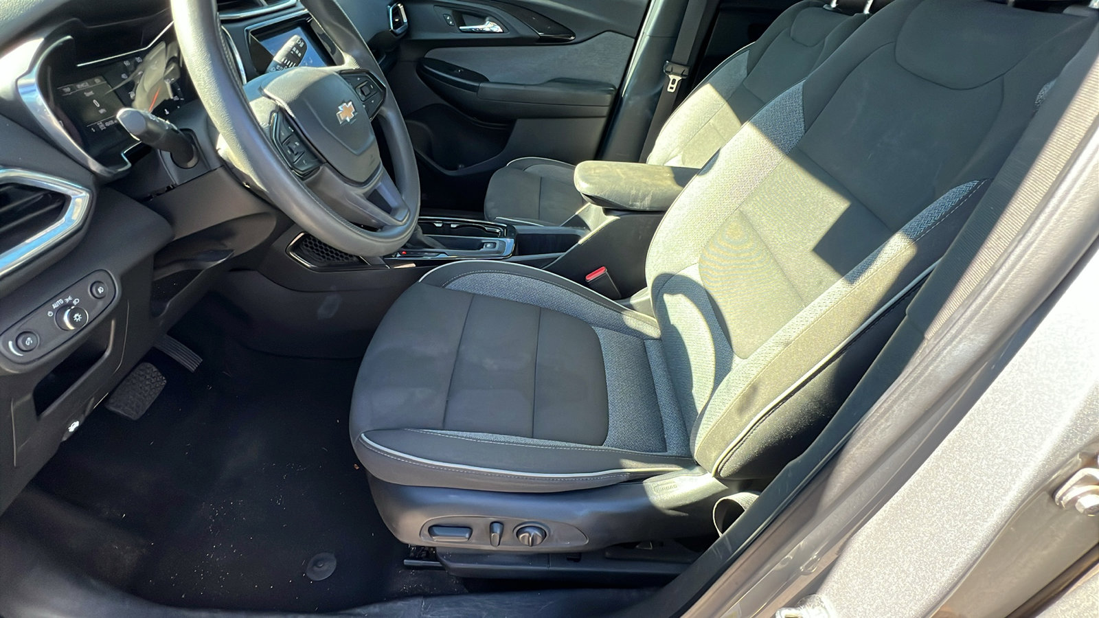 Used 2023 Chevrolet TrailBlazer LT w/ Convenience Package image 16