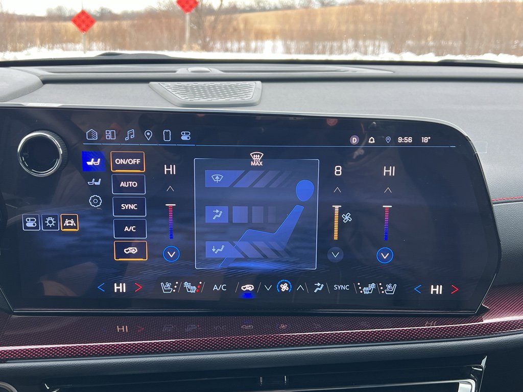 Used 2024 Chevrolet Traverse RS image 25