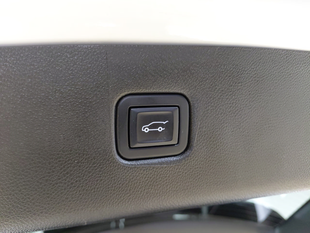 Certified 2022 Chevrolet Blazer Premier w/ Enhanced Convenience Package AWD/4WD image 13