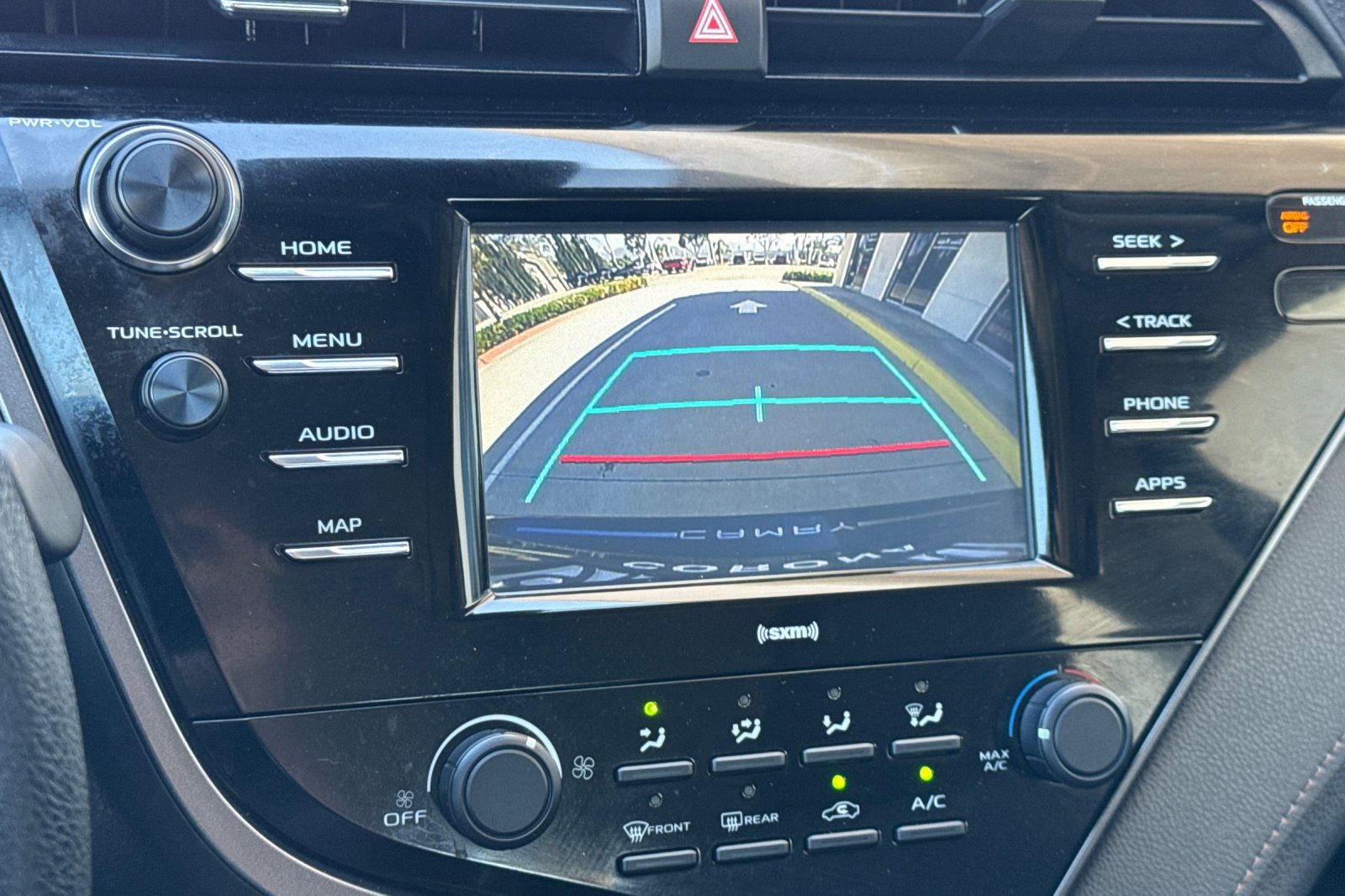 Used 2020 Toyota Camry LE image 18