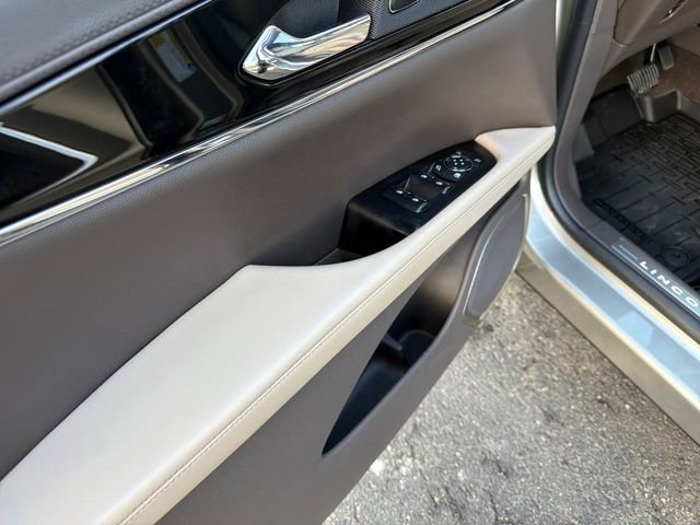 Used 2023 Lincoln Nautilus Reserve image 16