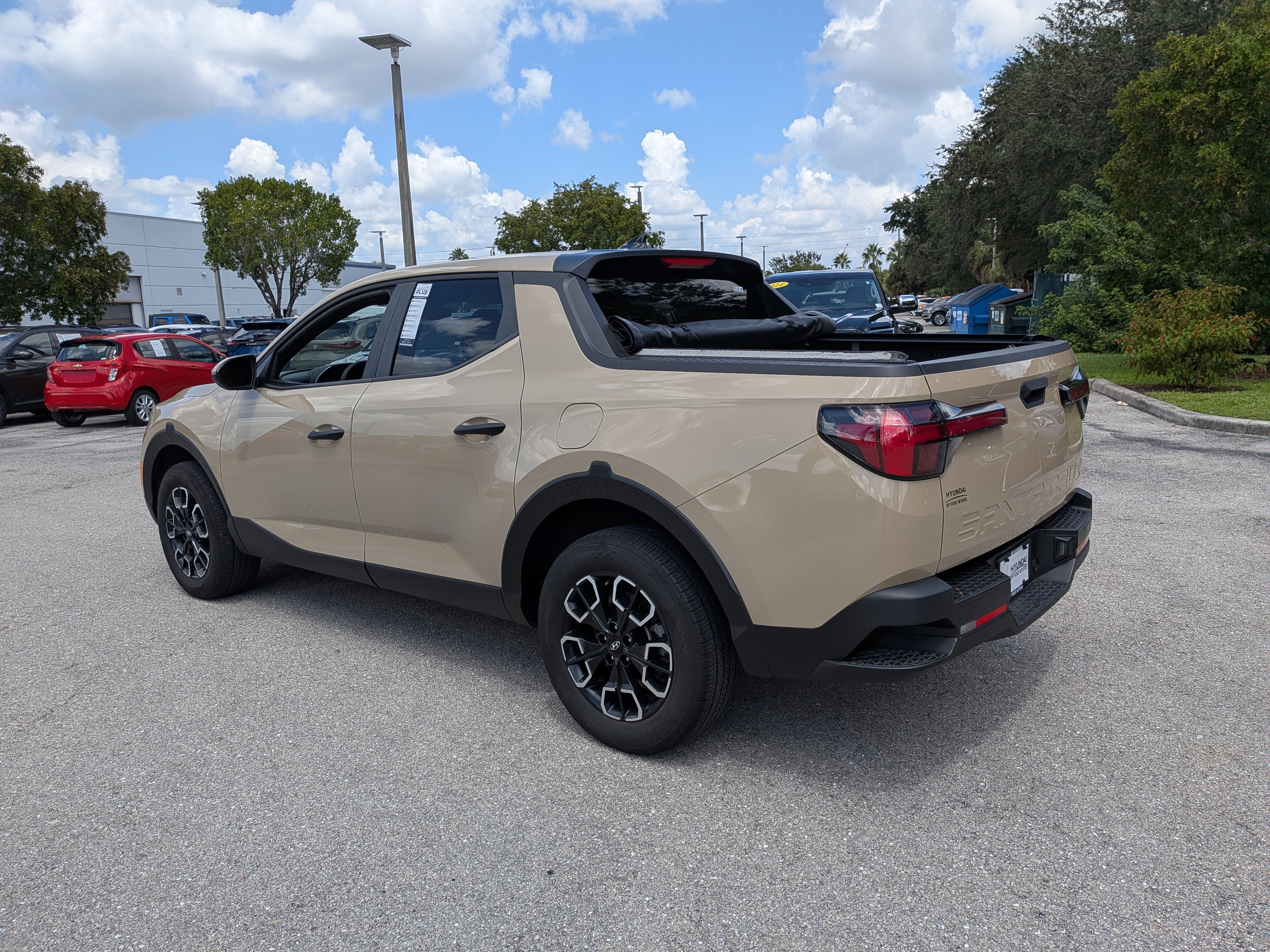 Used 2024 Hyundai Santa Cruz SE FWD image 6