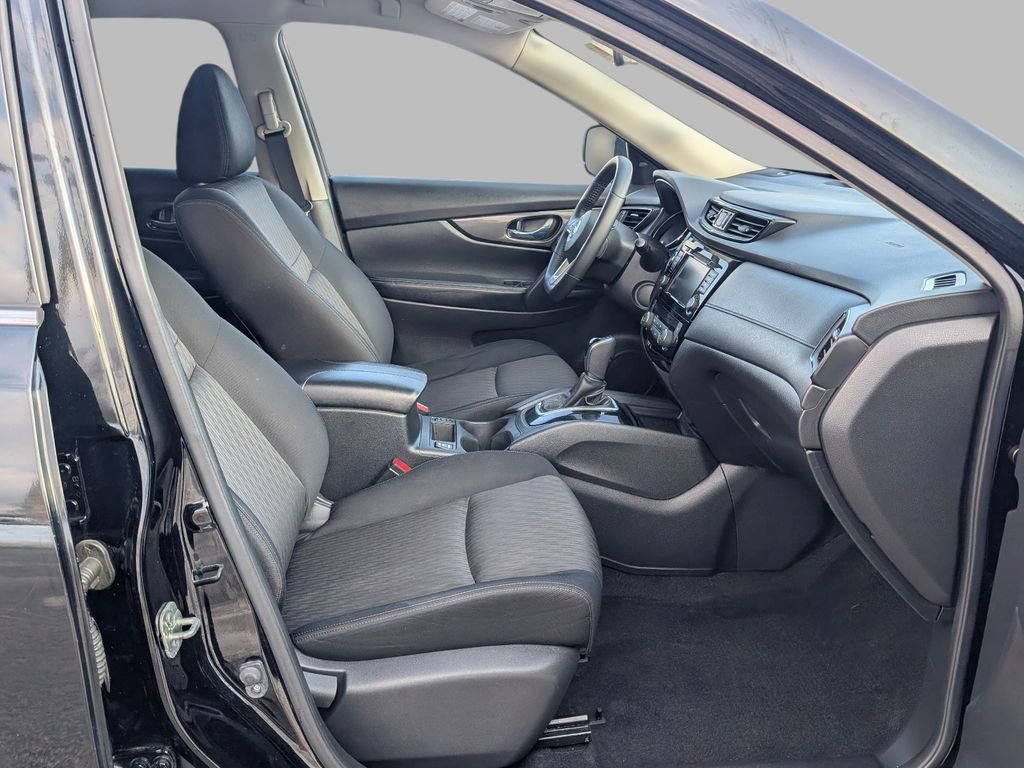 Used 2019 Nissan Rogue SV image 9