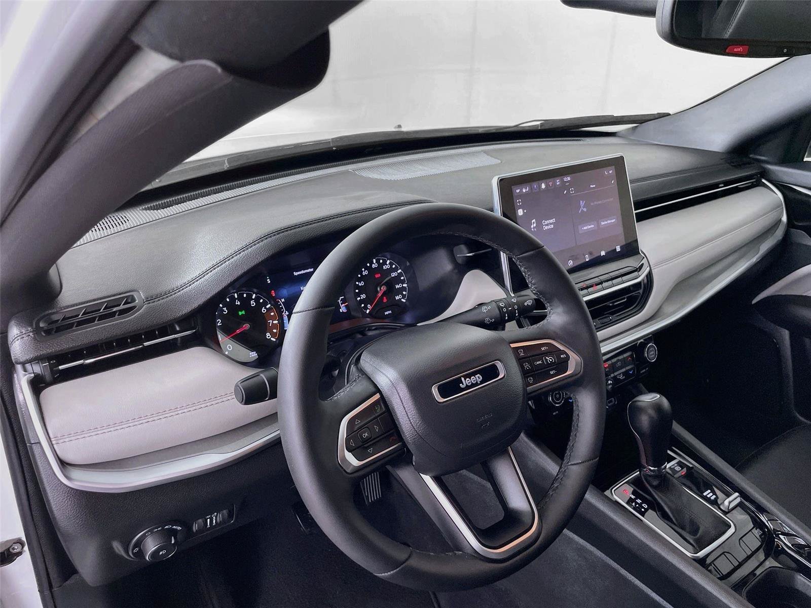 Used 2025 Jeep Compass Limited AWD/4WD image 13