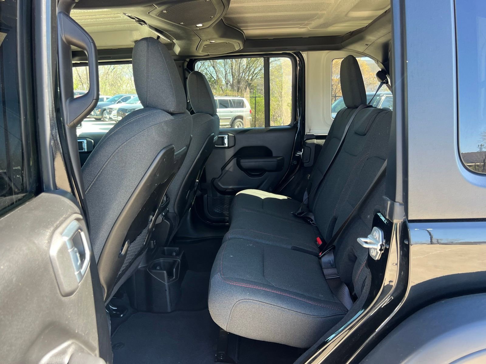 Used 2025 Jeep Wrangler Unlimited Rubicon image 17