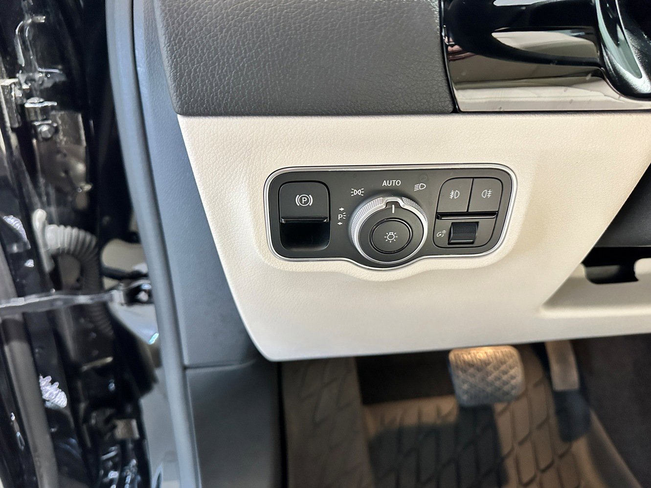 Certified 2025 Mercedes-Benz GLA 250 4MATIC w/ Exclusive Package image 16