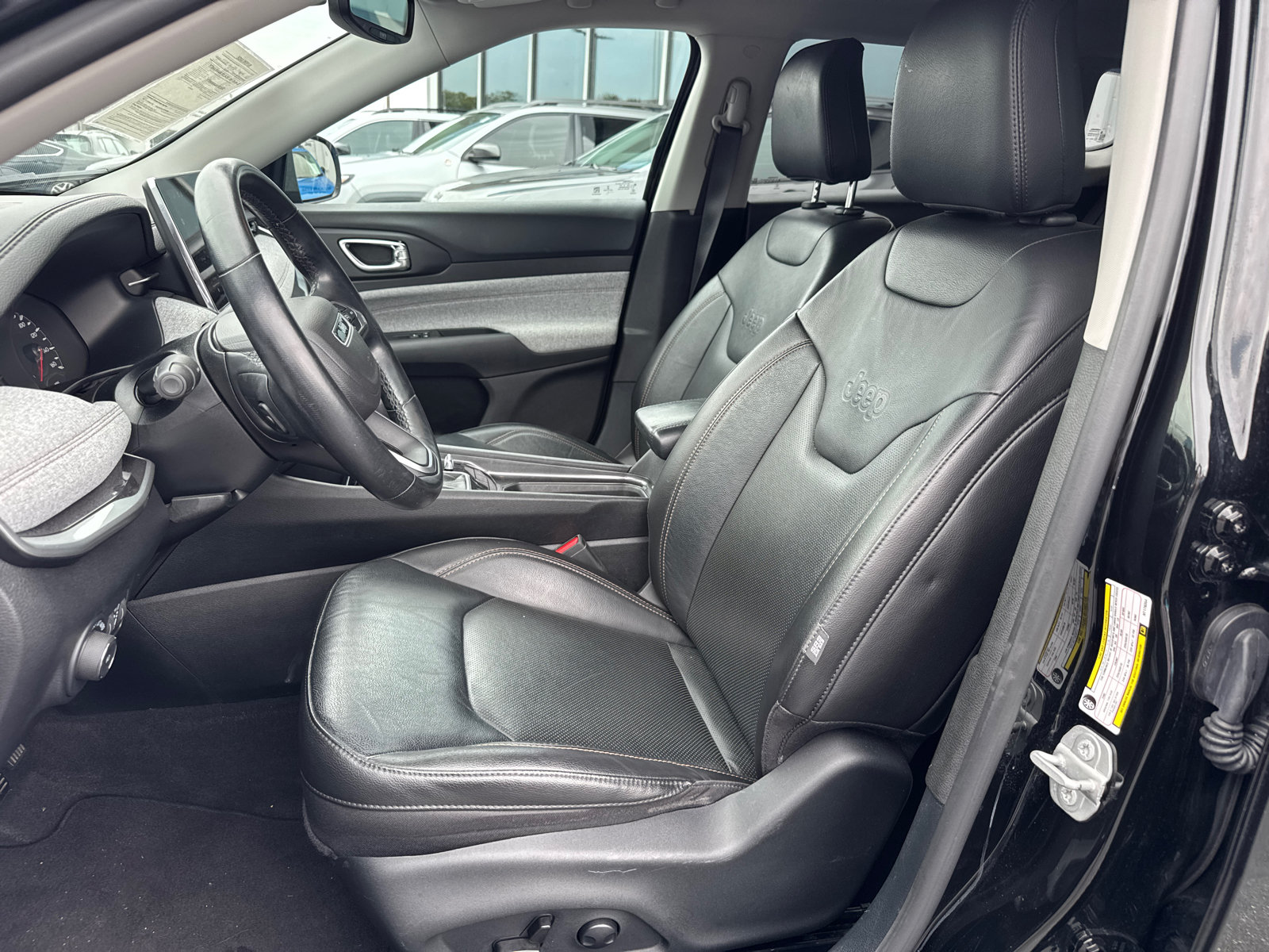 Used 2022 Jeep Compass Latitude AWD/4WD image 9