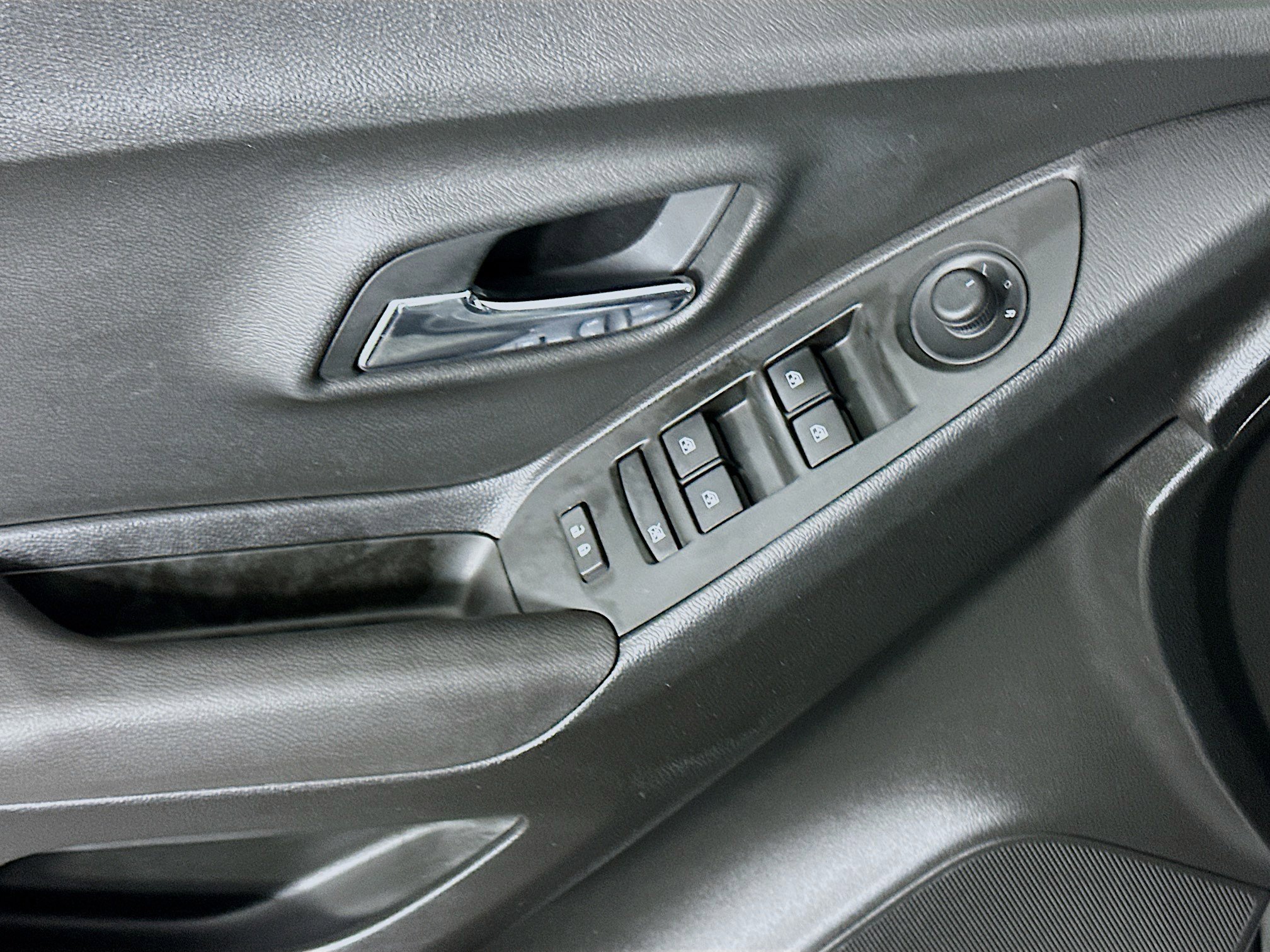 Used 2019 Chevrolet Trax LT w/ LT Convenience Package image 13