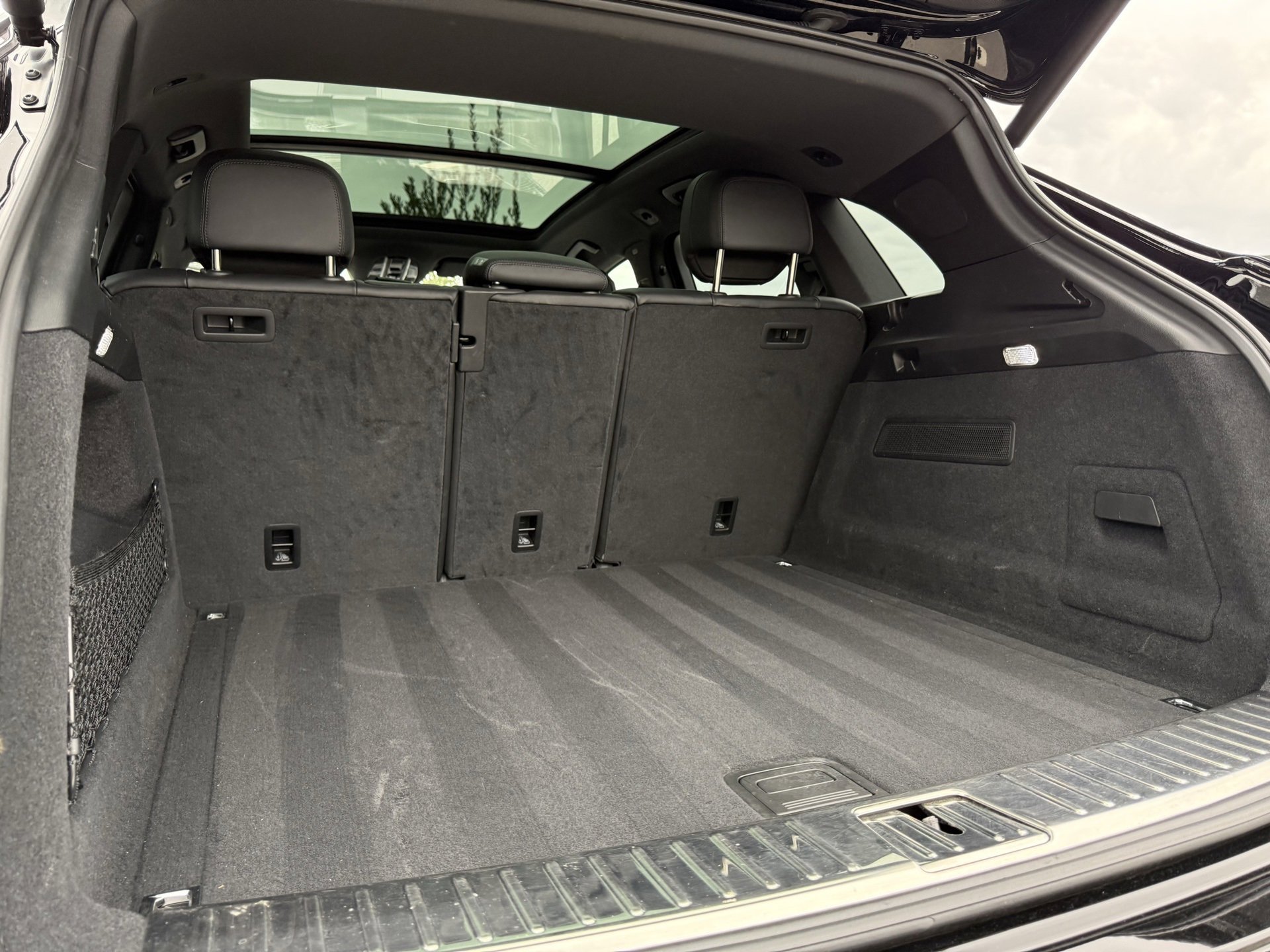 Certified 2022 Porsche Cayenne Platinum Edition image 33