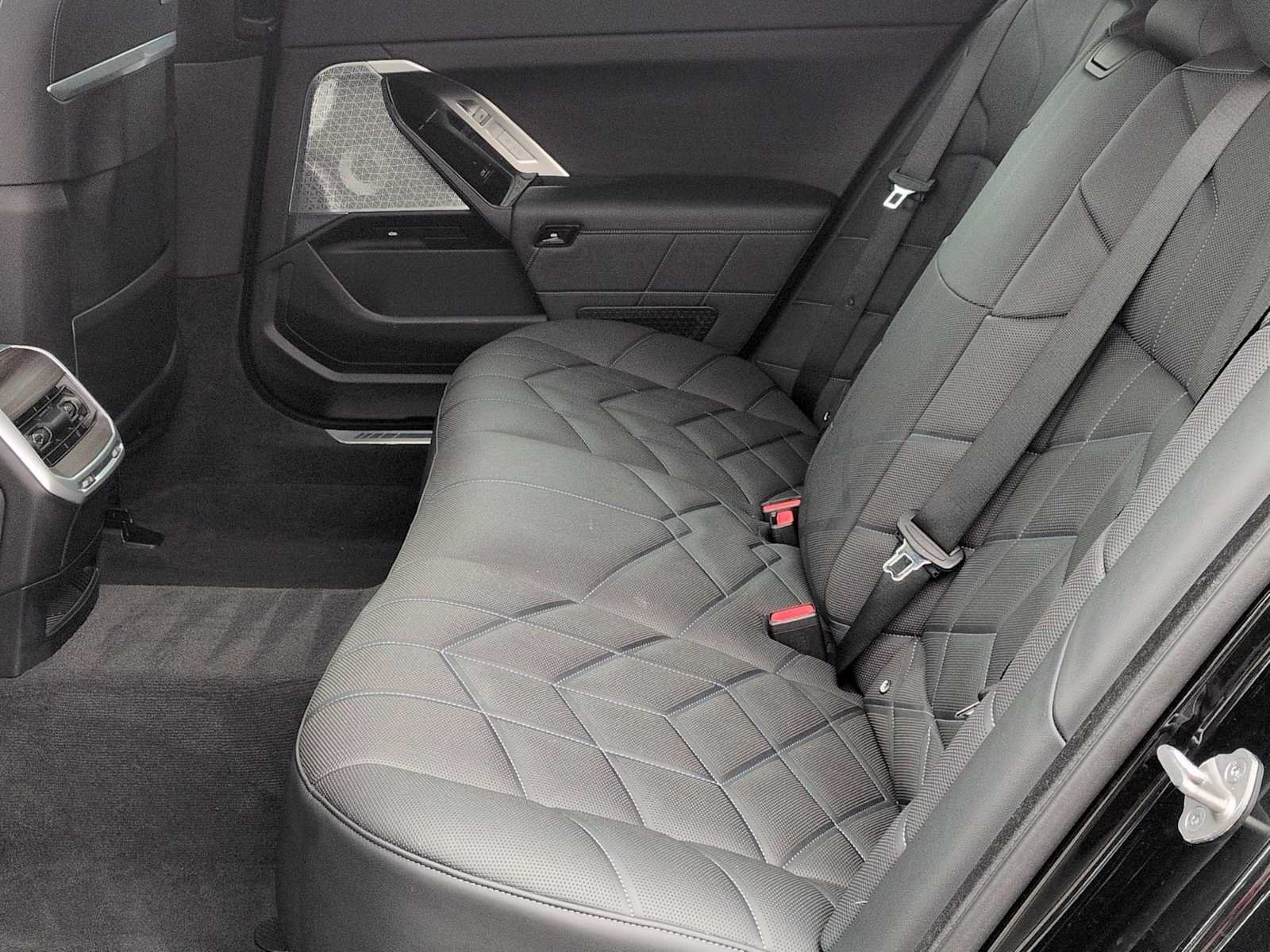 Used 2023 BMW 760i xDrive AWD/4WD image 21