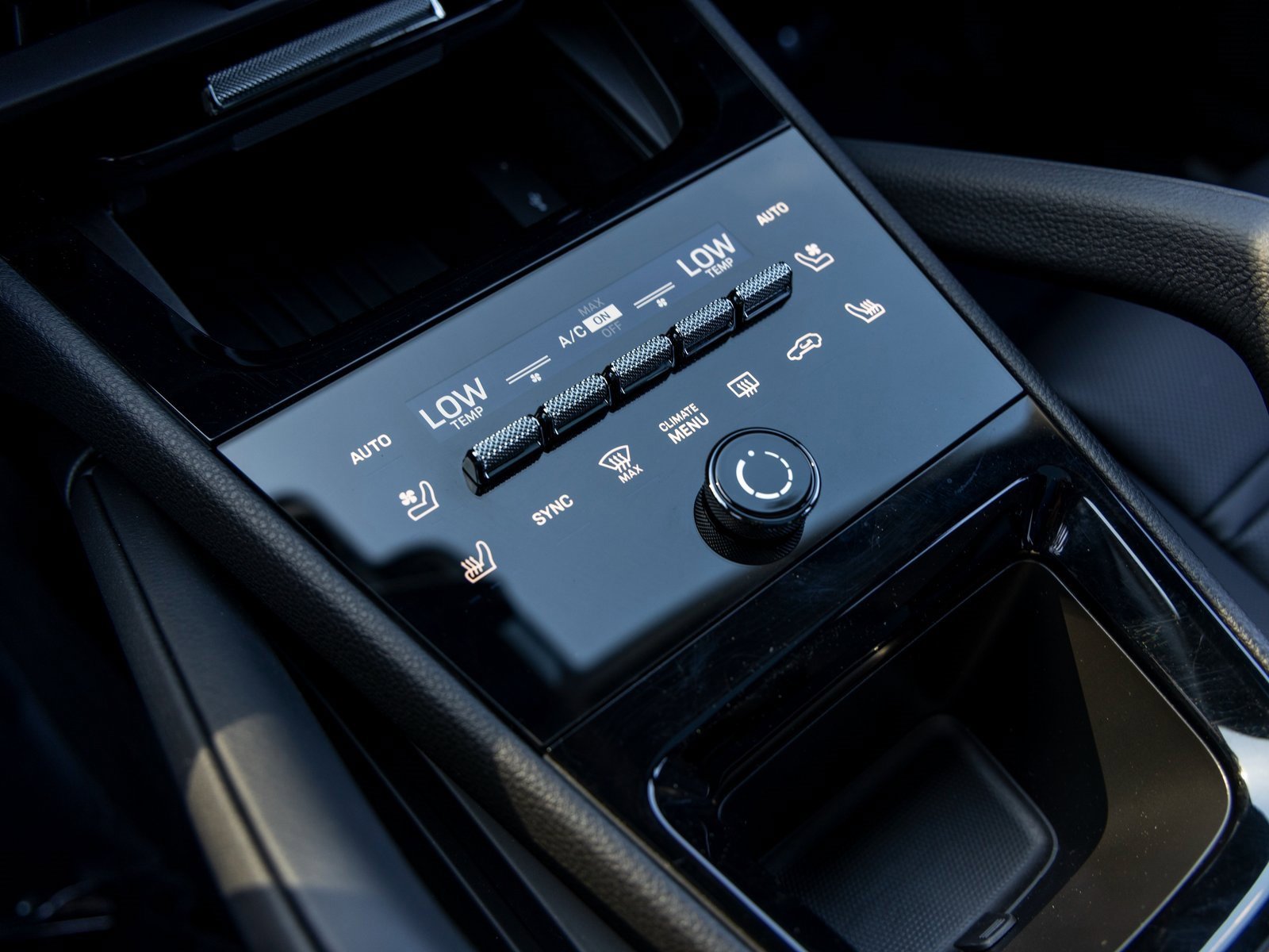 Certified 2025 Porsche Cayenne Coupe image 37