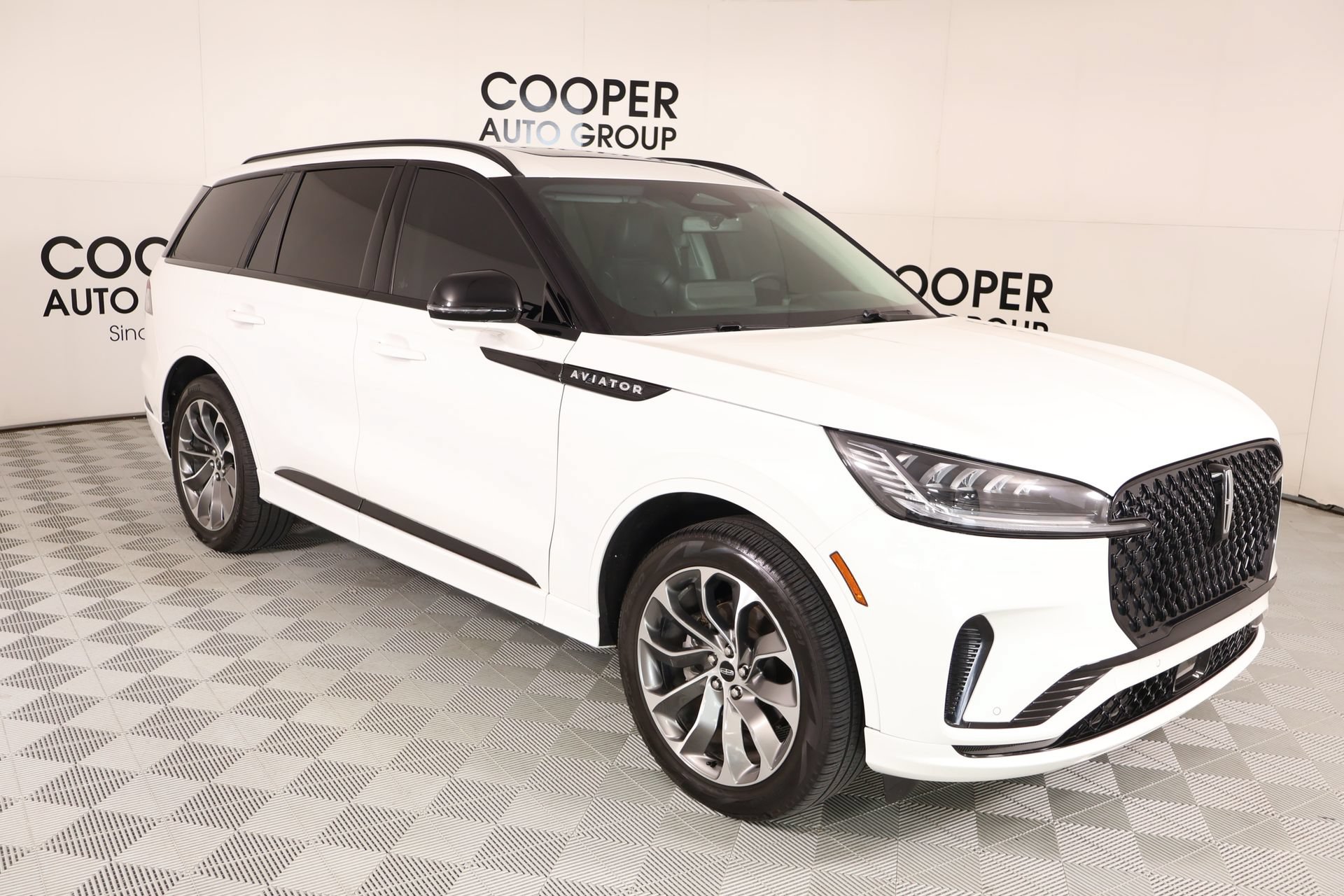 Used 2025 Lincoln Aviator AWD w/ Jet Appearance Package image 1