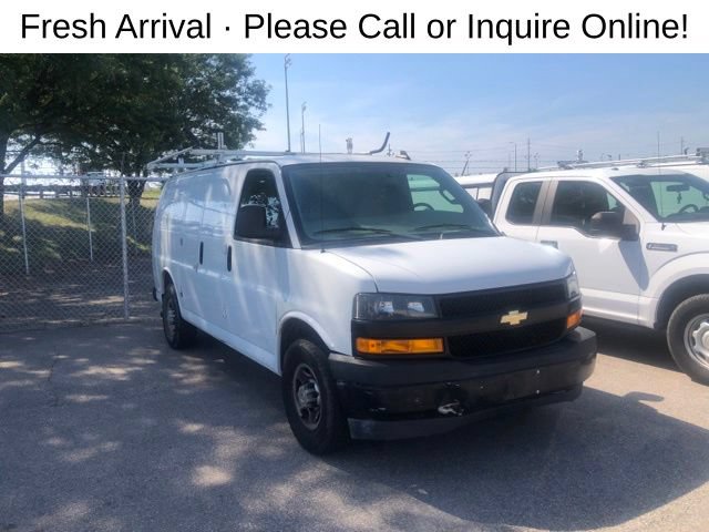 Used 2018 Chevrolet Express 2500 w/ Driver Convenience Package RWD image 2