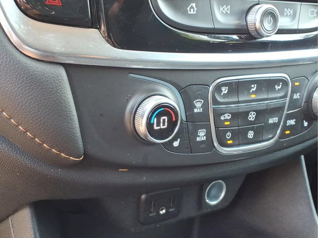 Used 2021 Chevrolet Traverse LT FWD image 7