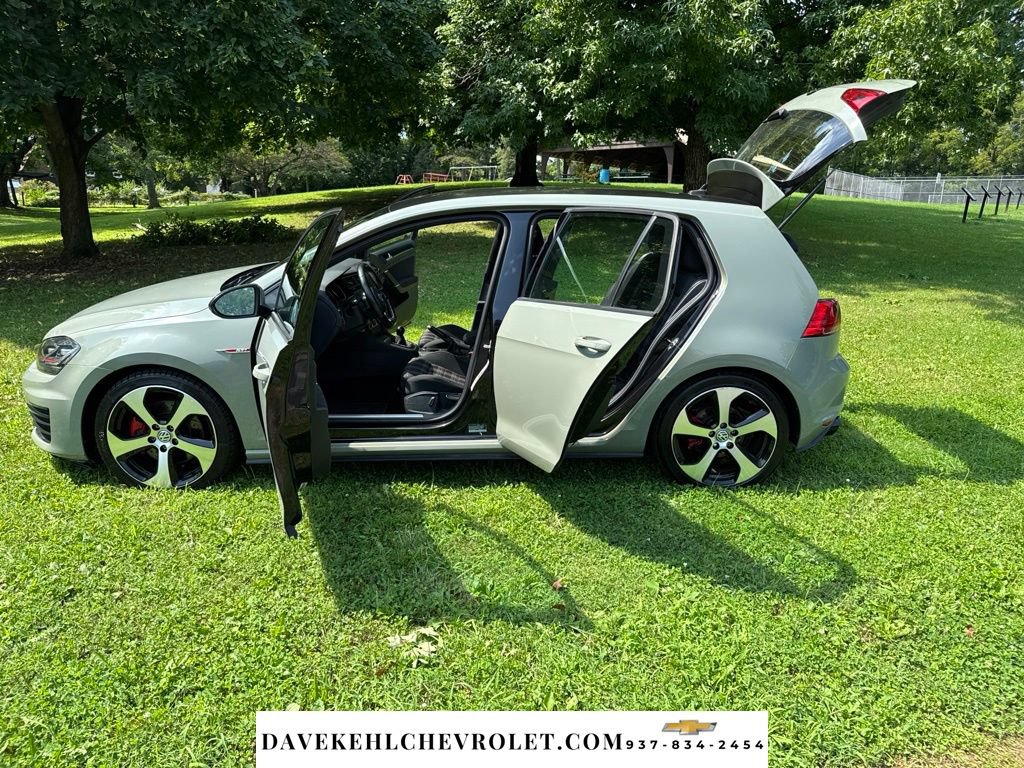 Used 2017 Volkswagen Golf 4-Door FWD image 30