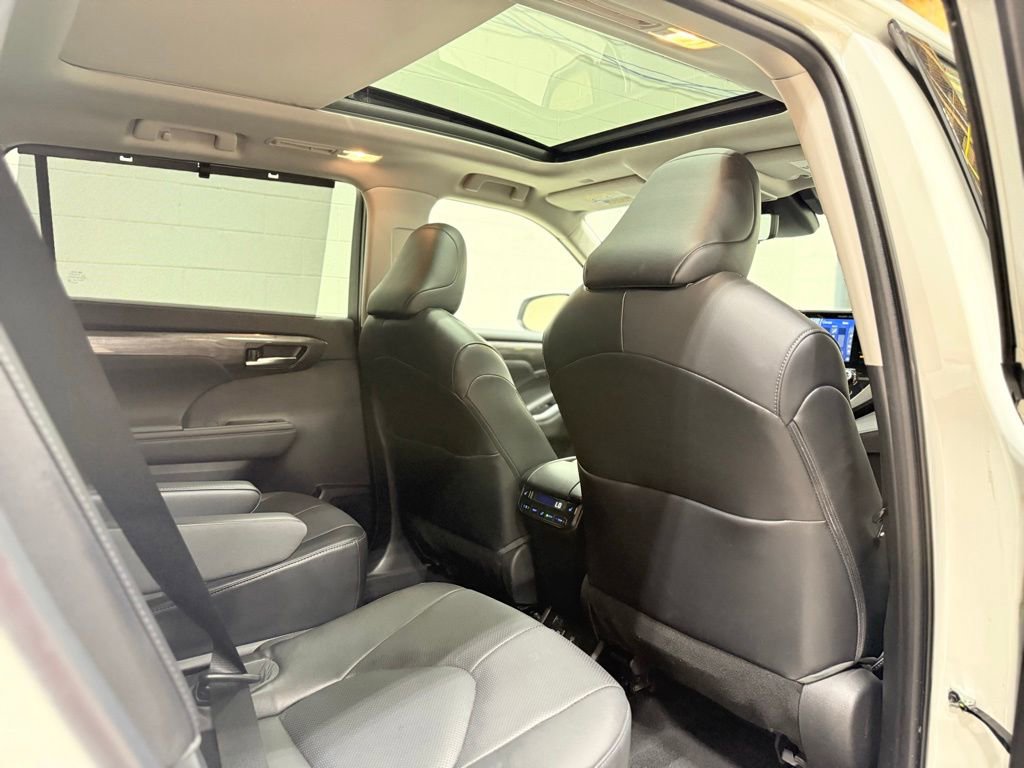 Used 2022 Toyota Highlander Limited image 44