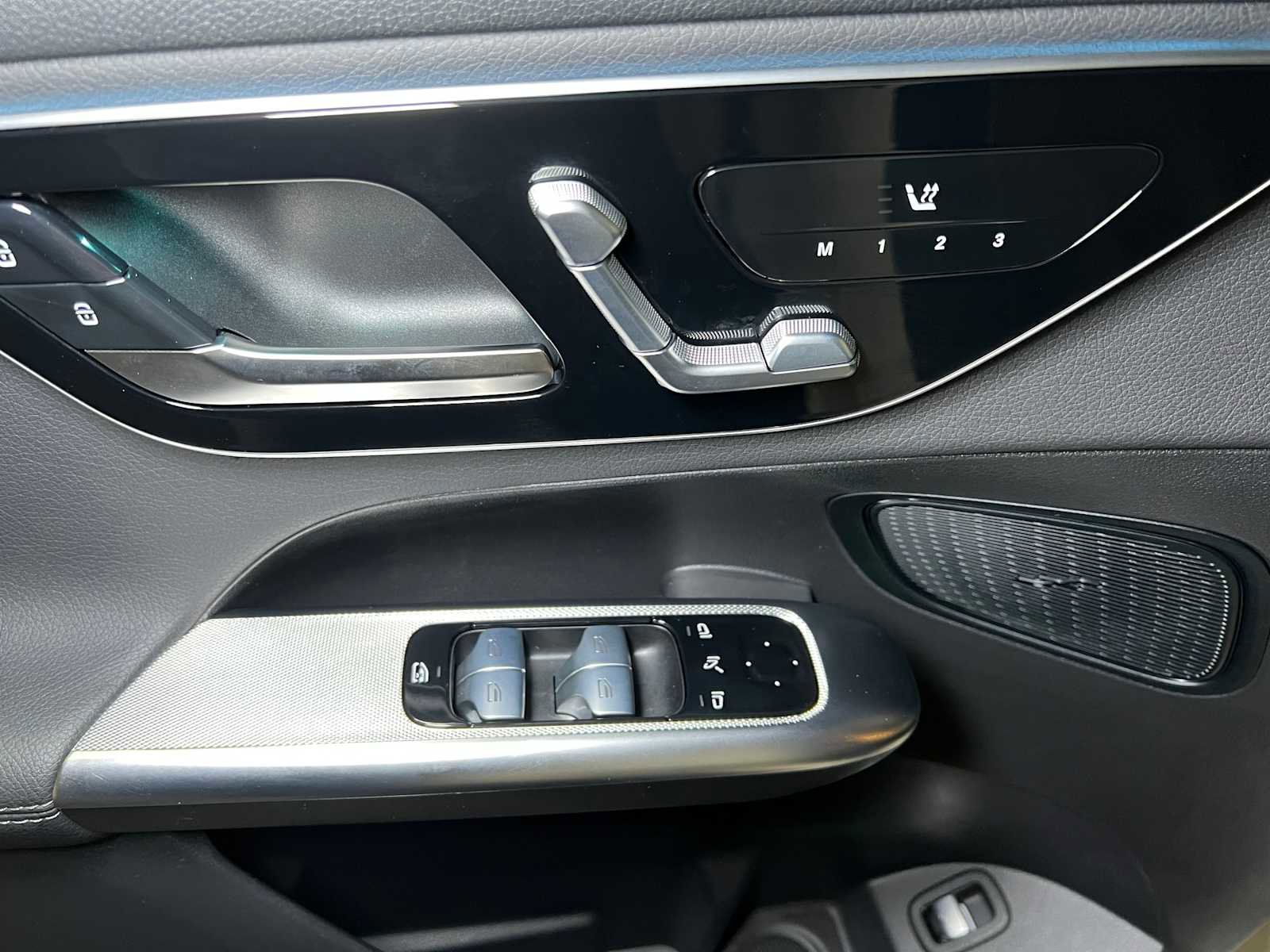 Used 2025 Mercedes-Benz GLC 300 4MATIC image 22