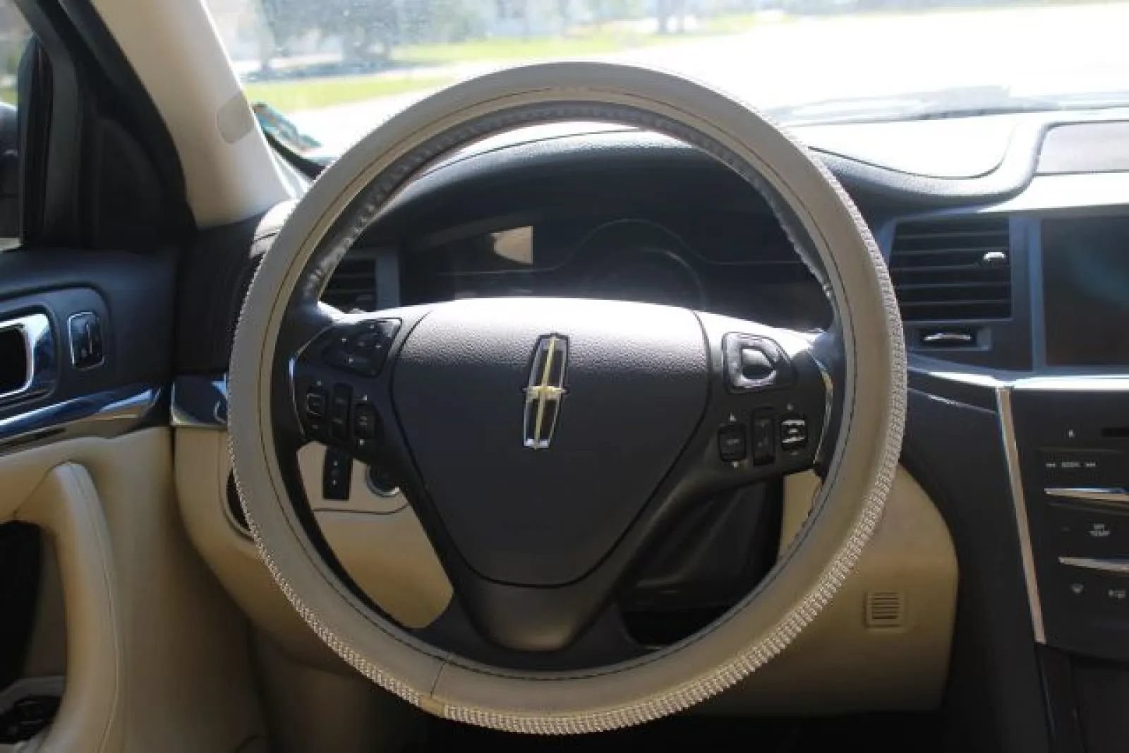 Used 2014 Lincoln MKS w/ Equipment Group 101A FWD image 14