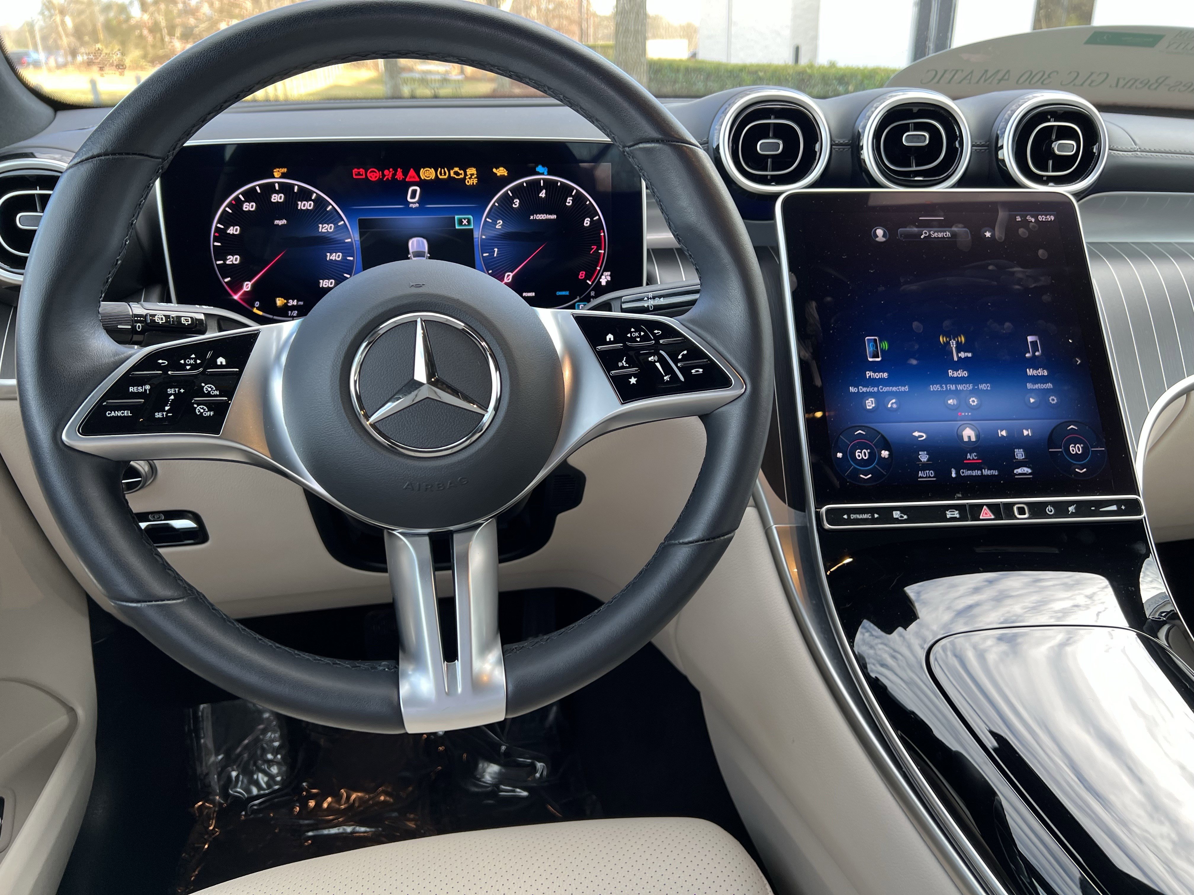 Used 2024 Mercedes-Benz GLC 300 4MATIC image 30