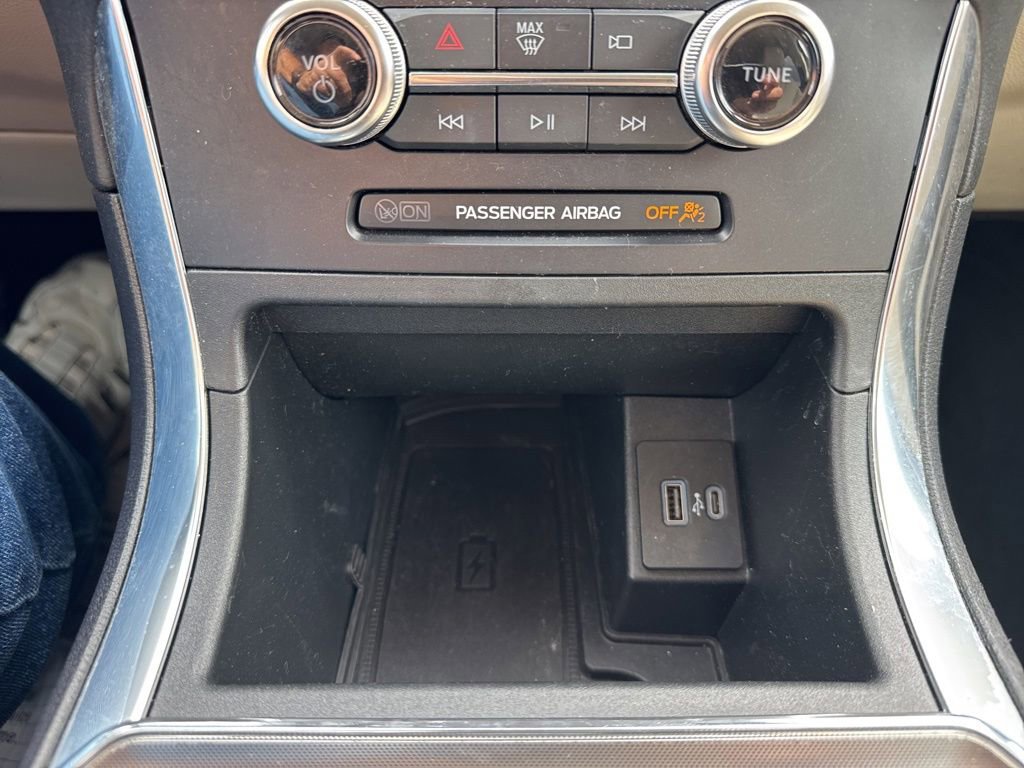 Used 2024 Ford Edge Titanium image 32