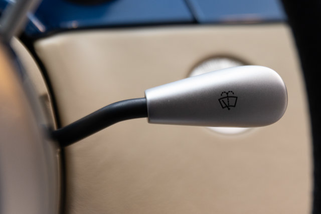 Used 2001 BMW Z8 RWD image 86