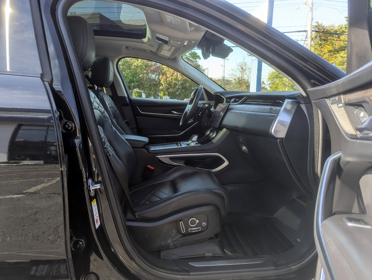 Used 2023 Jaguar F-PACE S image 31