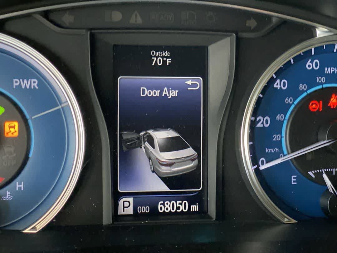 Used 2015 Toyota Camry XLE w/ Moonroof Package FWD image 18