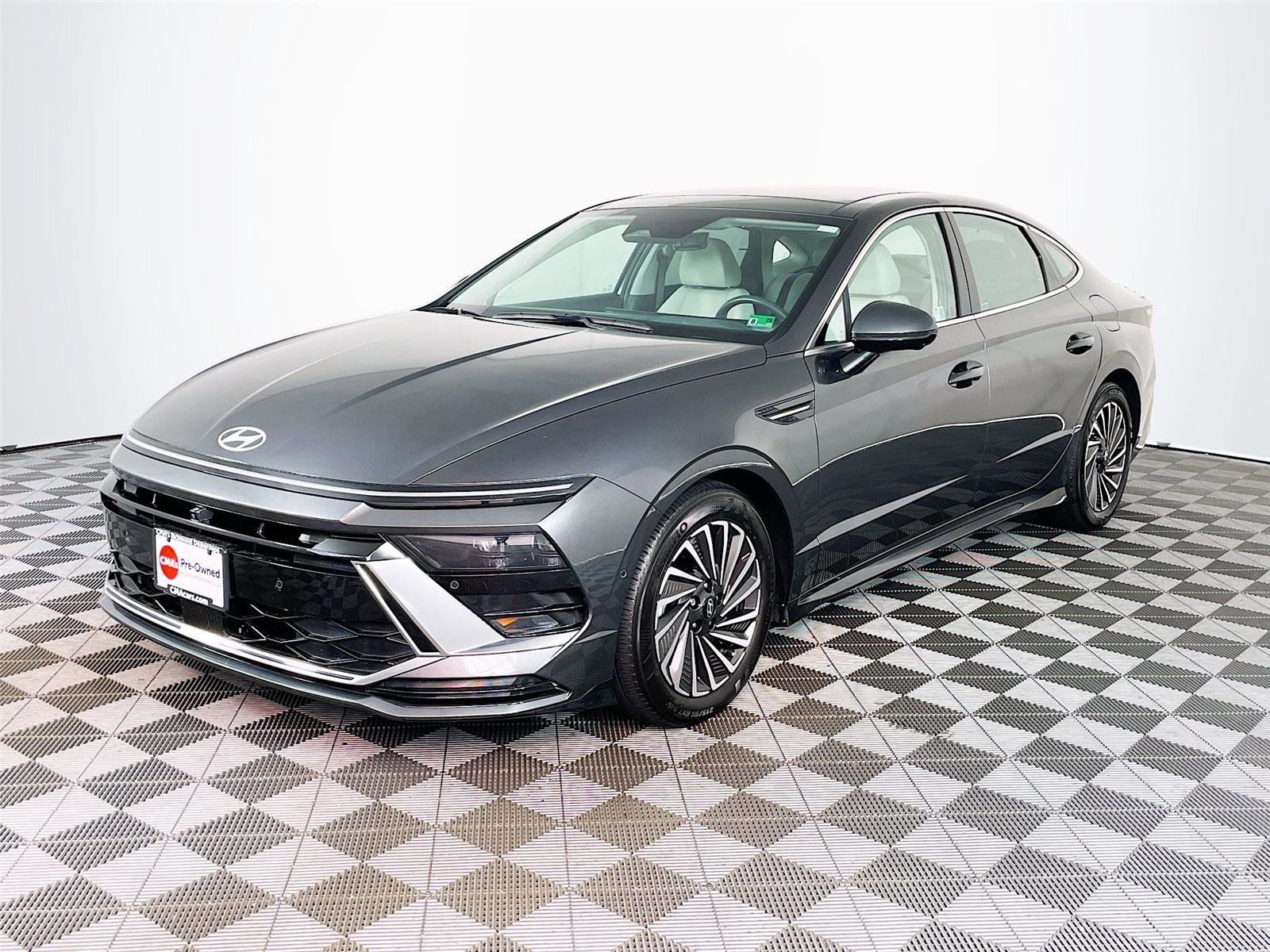 Used 2025 Hyundai Sonata Limited image 3