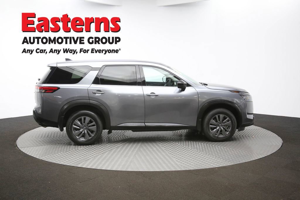 Used 2024 Nissan Pathfinder S image 40