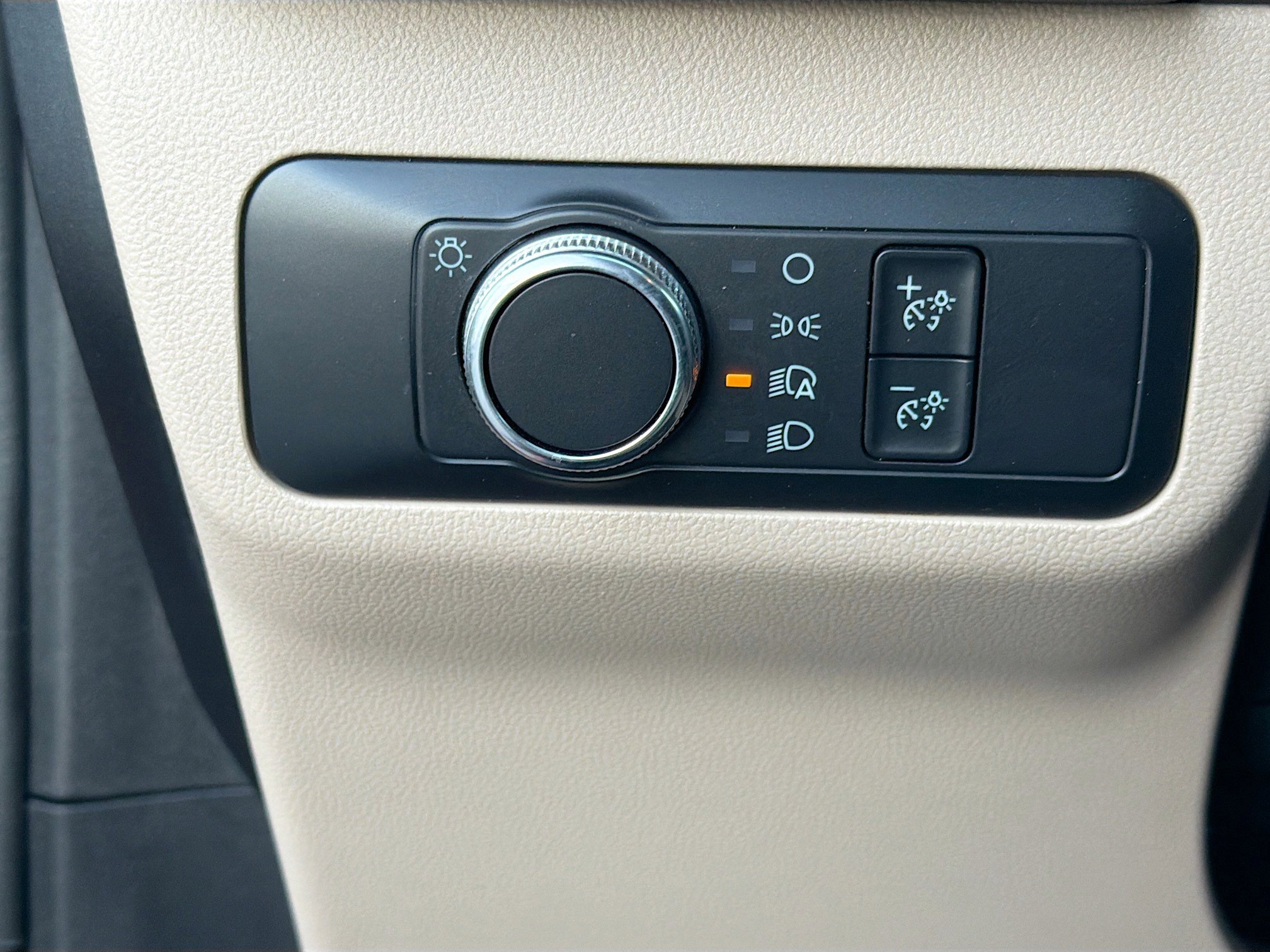 Used 2020 Ford Escape SE image 33