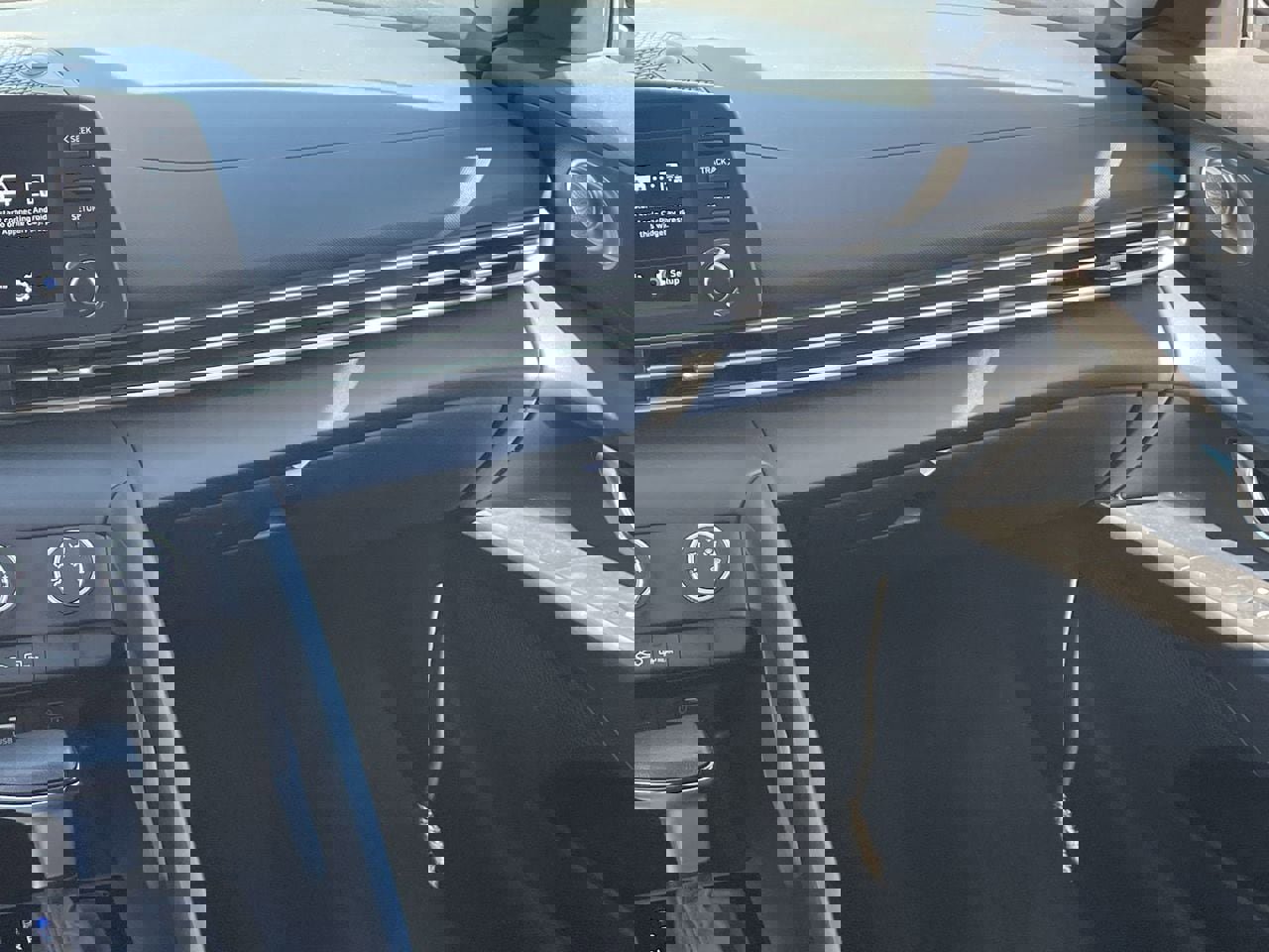 Certified 2024 Hyundai Elantra SE FWD image 15