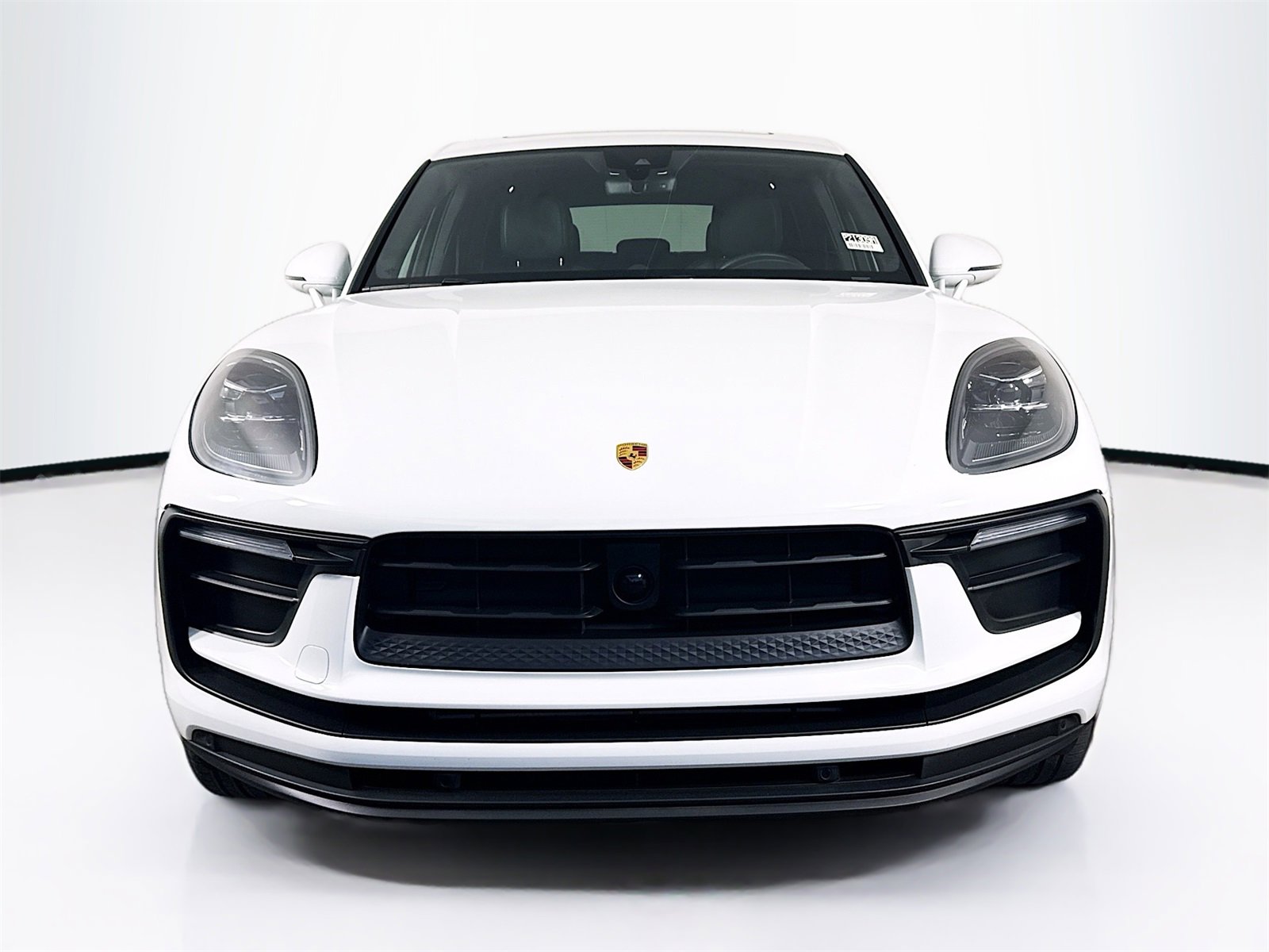 Certified 2024 Porsche Macan image 6