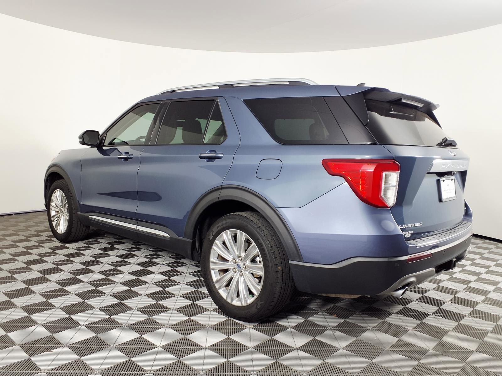 Used 2021 Ford Explorer Limited w/ Hybrid Equipment Group 310A AWD/4WD image 6