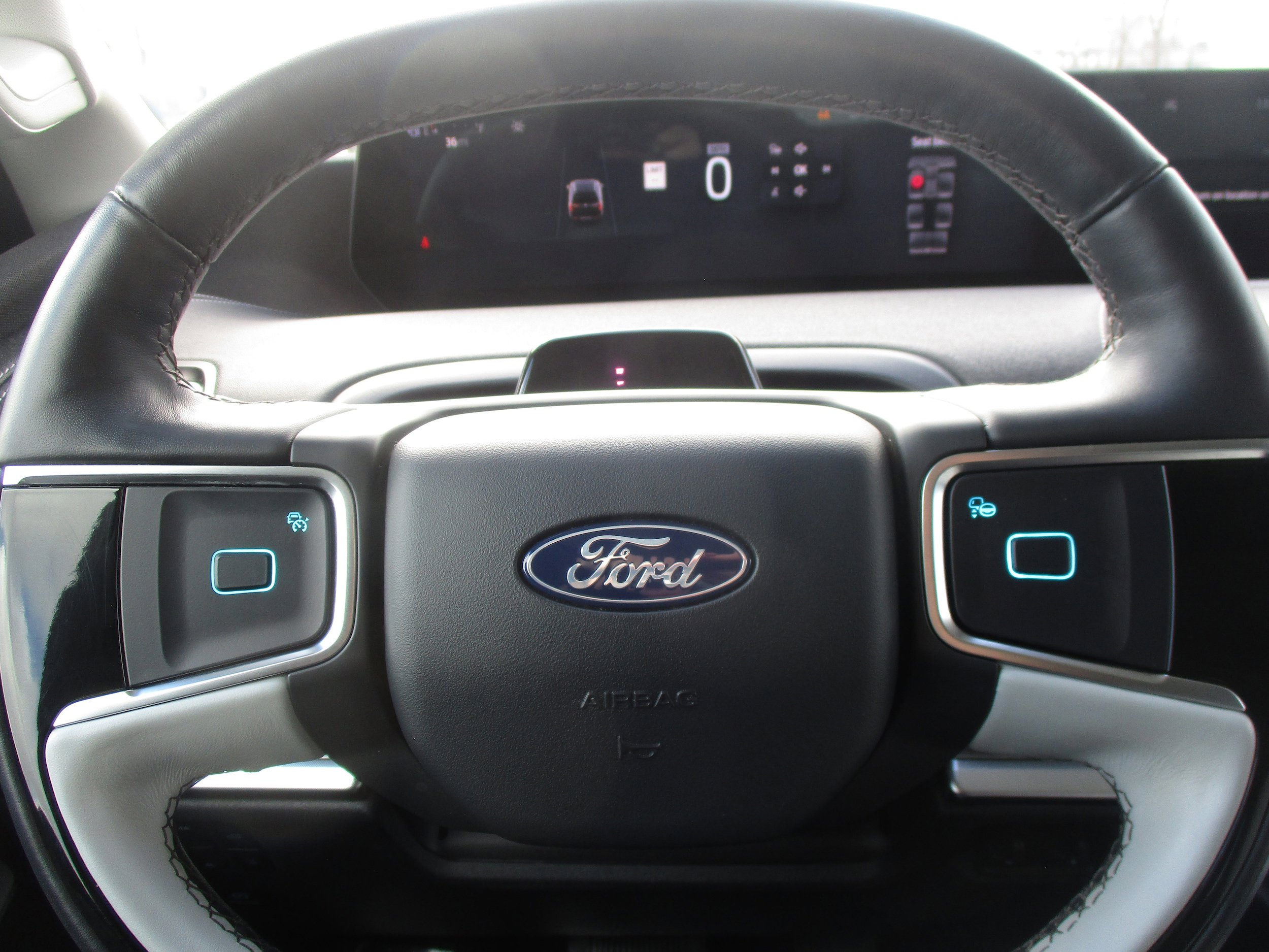Used 2025 Ford Expedition Platinum image 17