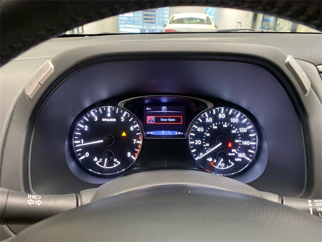 Used 2020 Nissan Pathfinder SV image 17