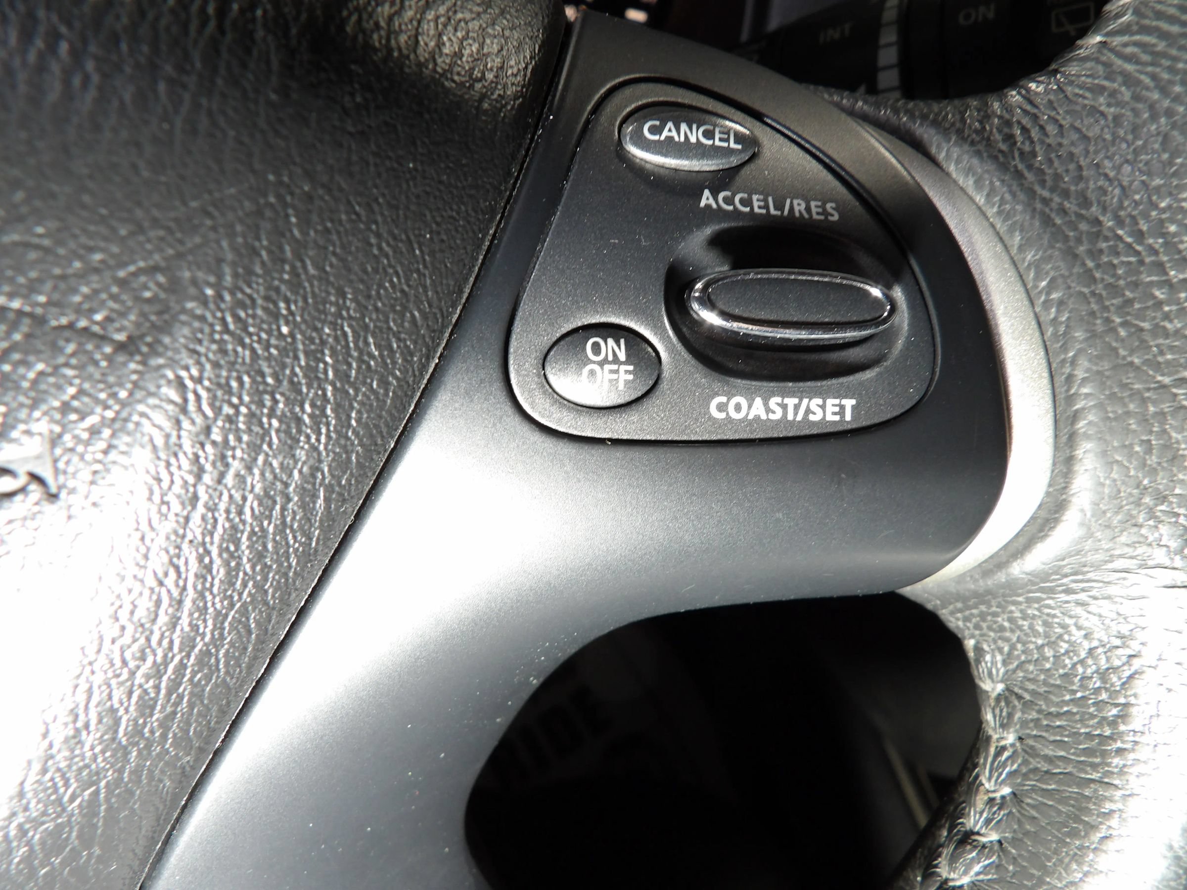Used 2017 Nissan Pathfinder SV w/ SV Cold Weather Package AWD/4WD image 19