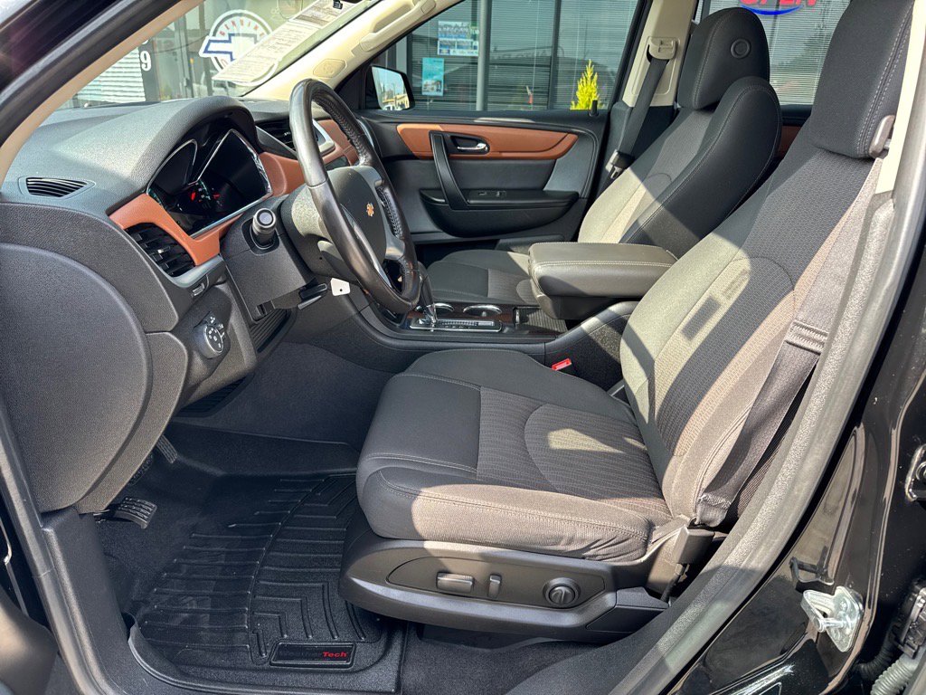 Used 2017 Chevrolet Traverse LT image 7