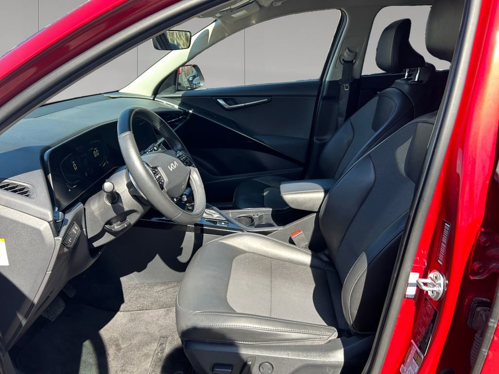 Used 2023 Kia Niro EX image 10