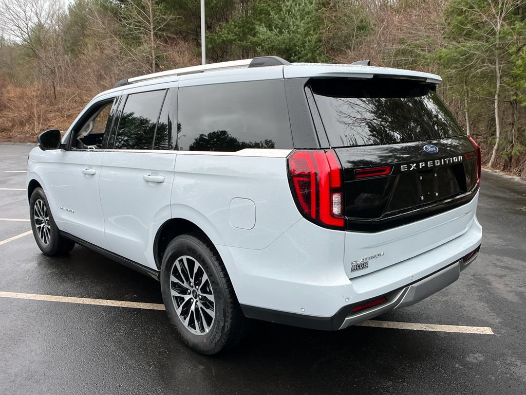 Used 2025 Ford Expedition Platinum AWD/4WD image 3