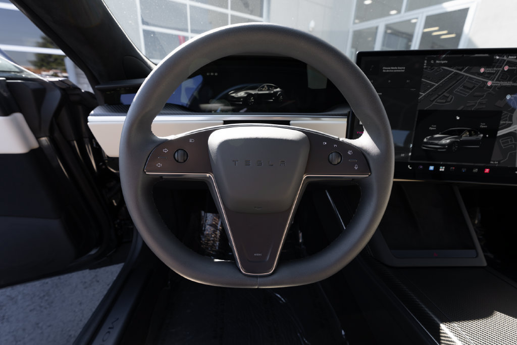 Used 2025 Tesla Model S Plaid AWD/4WD image 22
