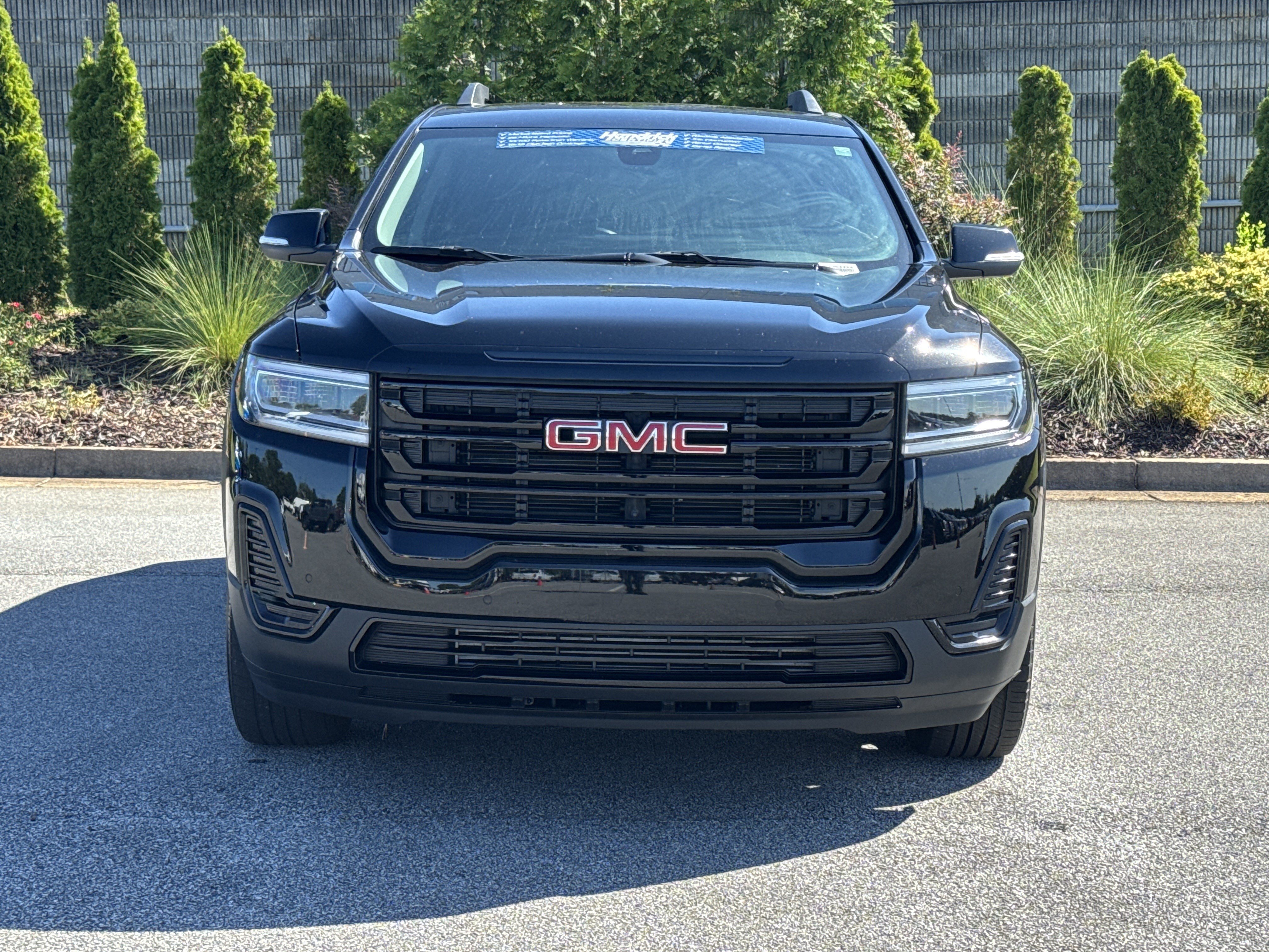 Used 2023 GMC Acadia SLE w/ Driver Convenience Package FWD image 3