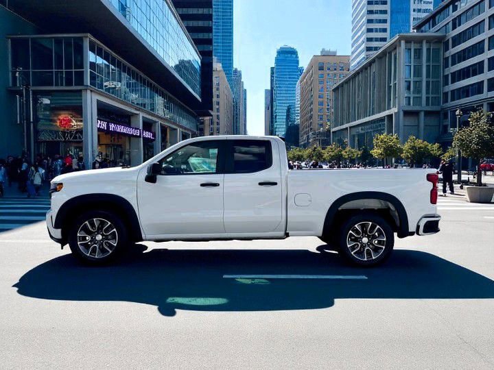 Used 2019 Chevrolet Silverado 1500 Custom w/ Trailering Package image 6