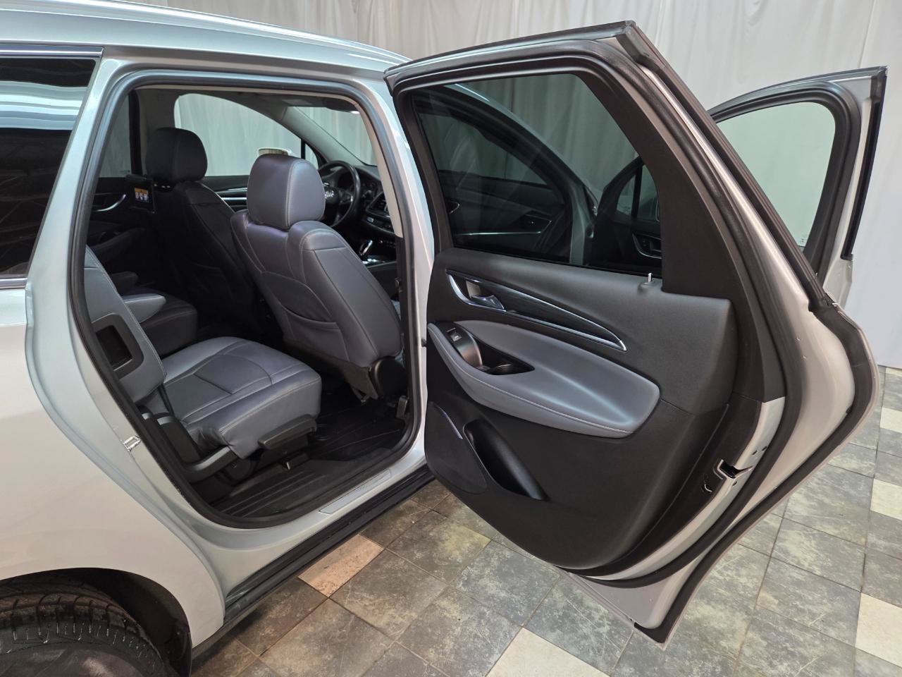 Used 2019 Buick Enclave Essence AWD/4WD image 12